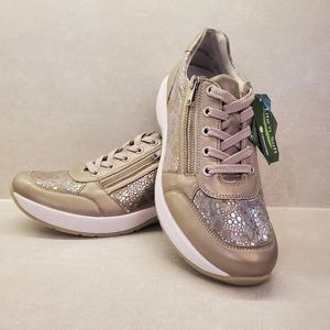 New in Box Remonte sneaker size 40